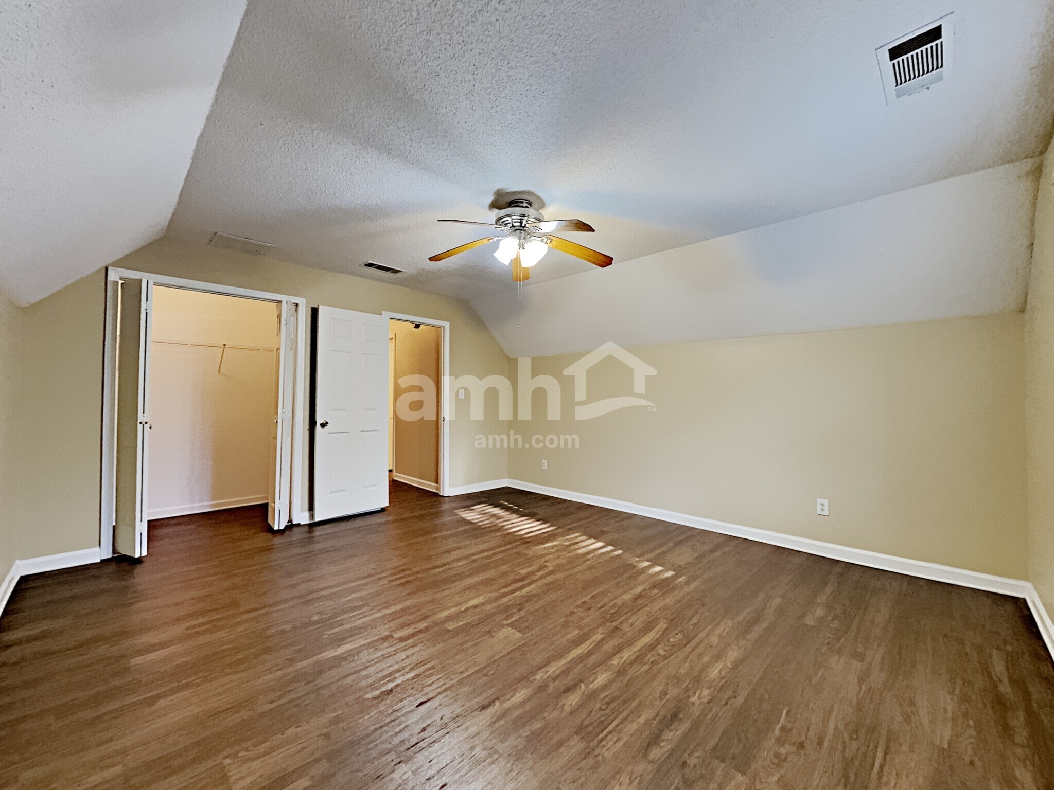 Building Photo - 34 Bell Ct