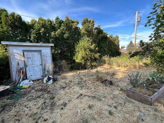 Building Photo - Beautiful Ranch style 3 bed/2 bath home - ...