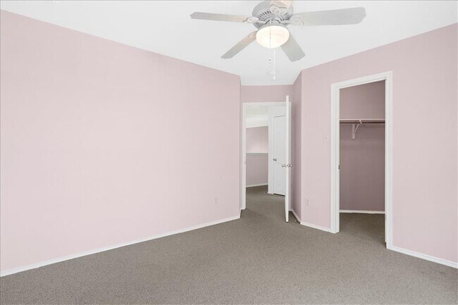 Building Photo - 2225 Speidel Dr