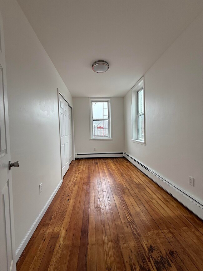 Building Photo - 972 Broadway