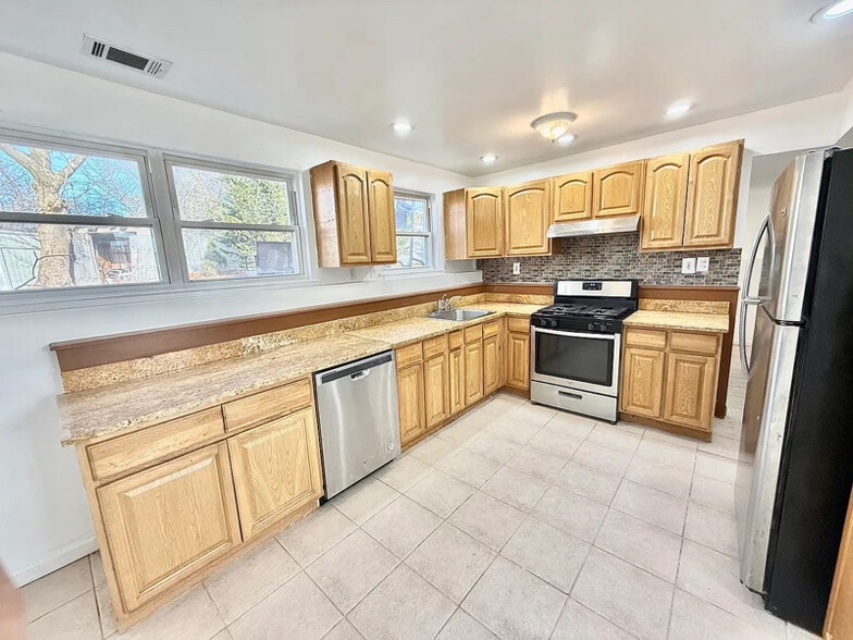 Building Photo - 6 Citadel Ave