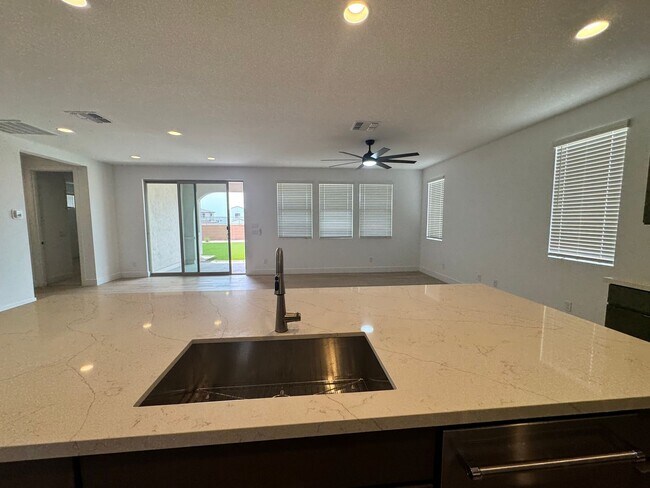 Building Photo - BRAND NEW HOME IN ALORAVITA IN PEORIA