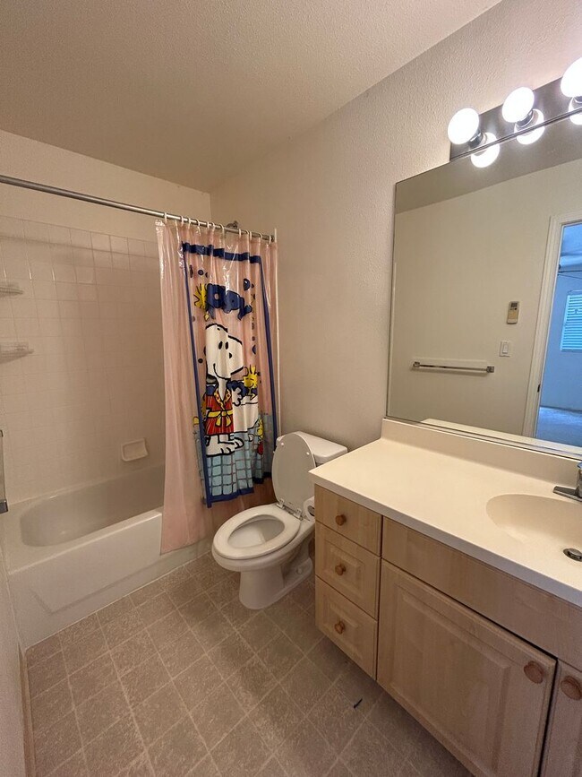 Building Photo - Large Ocean Pointe Home with In-Law Suite,...