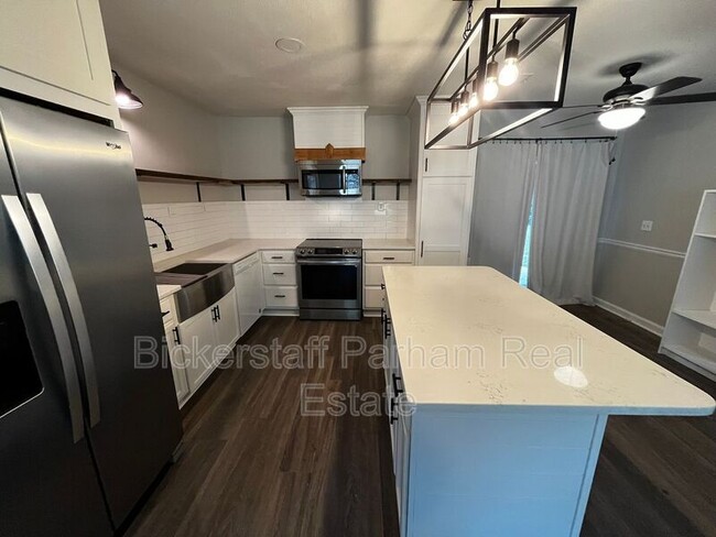 Building Photo - 5615 Buxton Dr