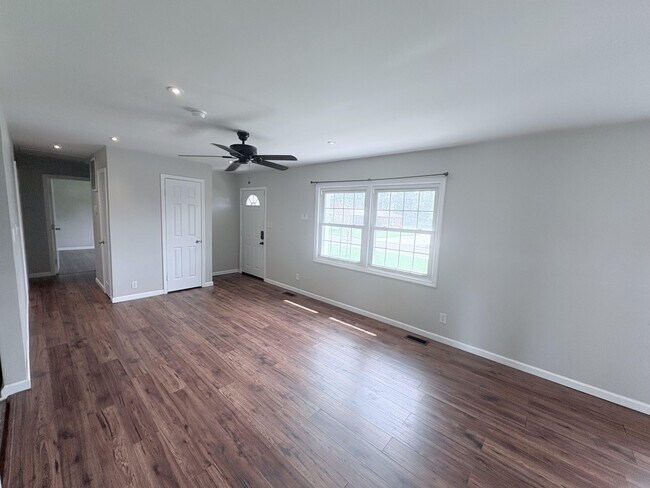 Building Photo - 109 Sheffield Rd