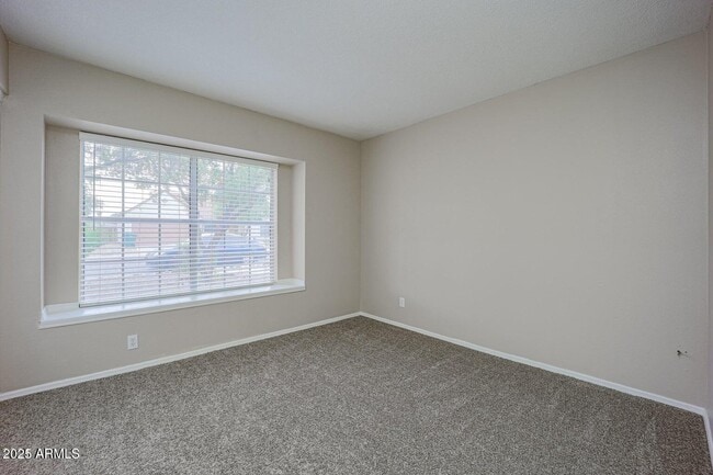 Building Photo - 1007 E Oraibi Dr
