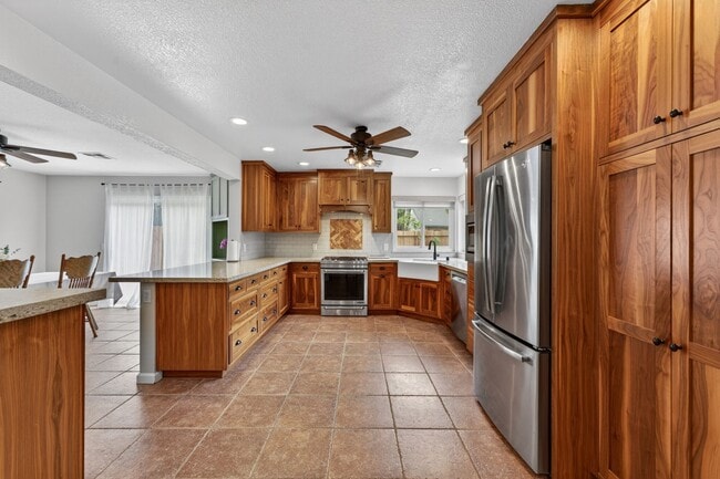 Building Photo - 420 Colusa Pl
