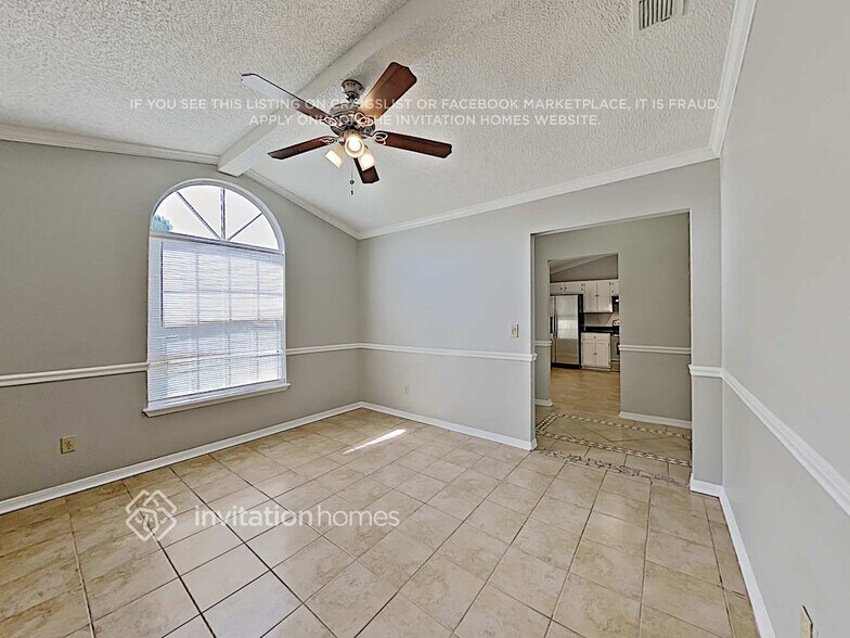 Building Photo - 2463 Twin Springs Dr N