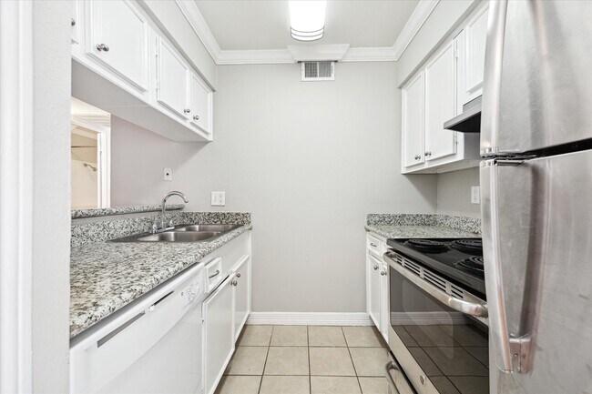 Primary Photo - 201 Emerson St
