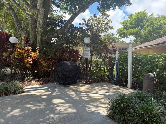 Building Photo - 3800 Oaks Clubhouse Dr