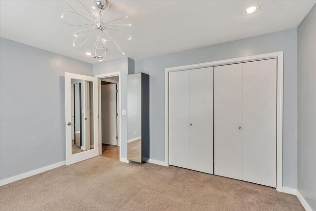 Building Photo - Hidden Gem at Saratoga Creekside – End Uni...