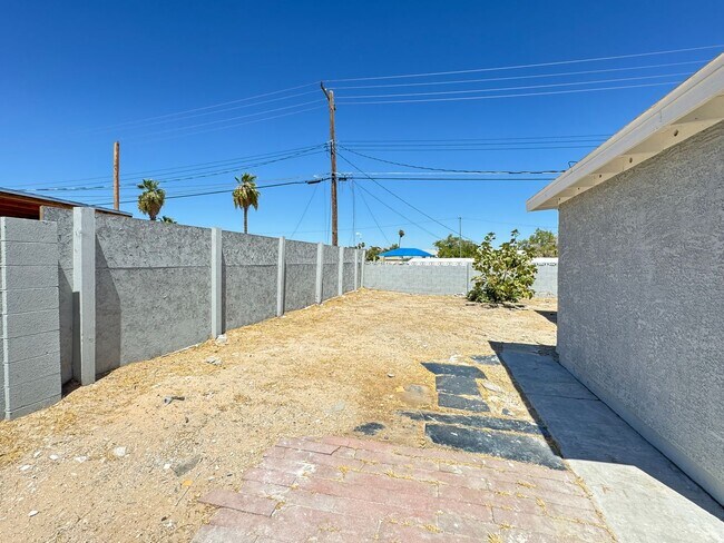 Building Photo - 1724 Izabella Ave