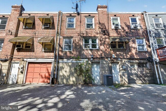 Building Photo - 331 W 21st St
