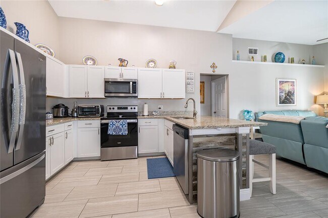 Building Photo - 702 Via Bianca Dr