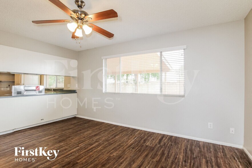 Building Photo - 3846 W Dalphin Rd