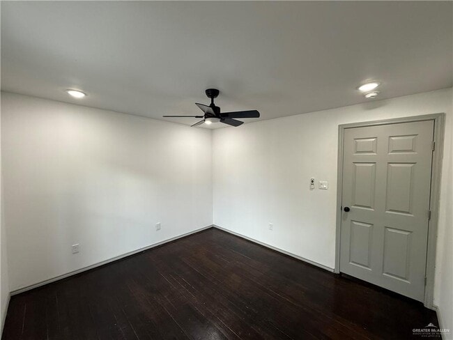 Building Photo - 8 Miller Ave