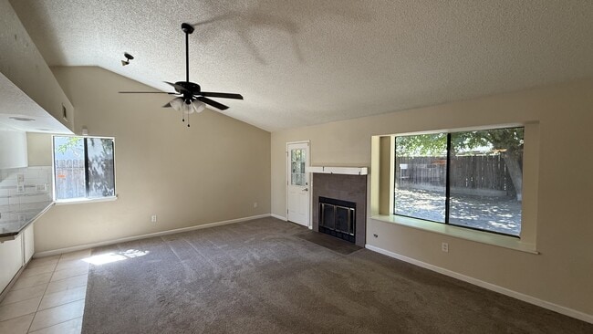 Building Photo - 817 S Julieann St