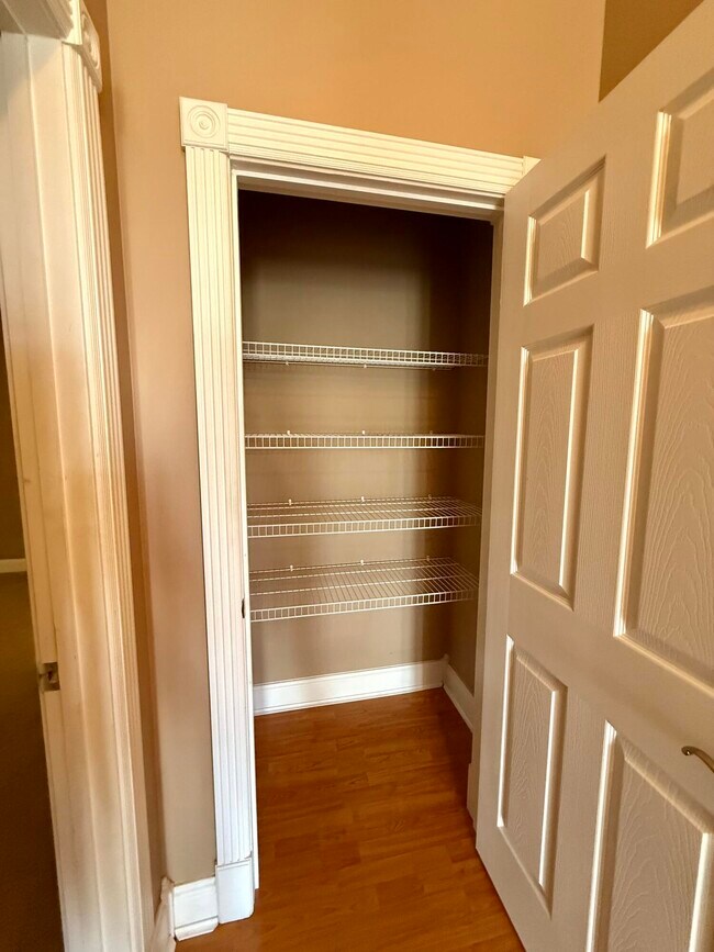 Building Photo - 98 Melrose Dr