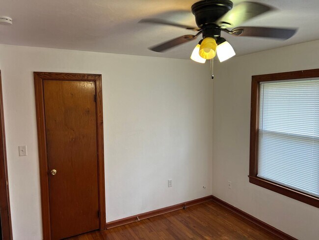 Building Photo - inviting 3-bedroom, 2-bath residence