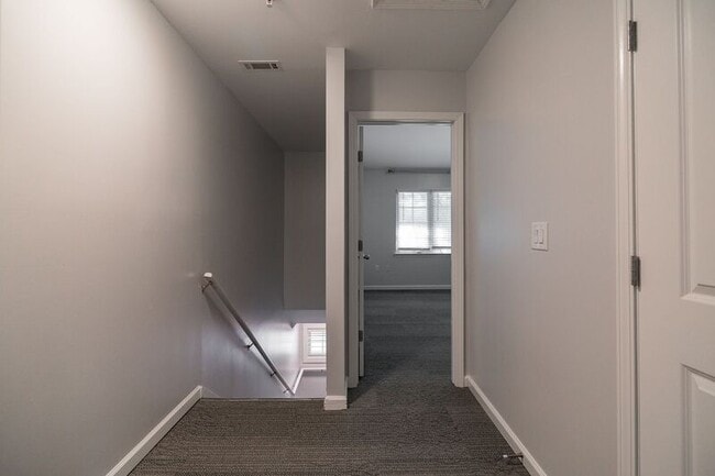 Building Photo - 1035 Barnett Shoals Rd