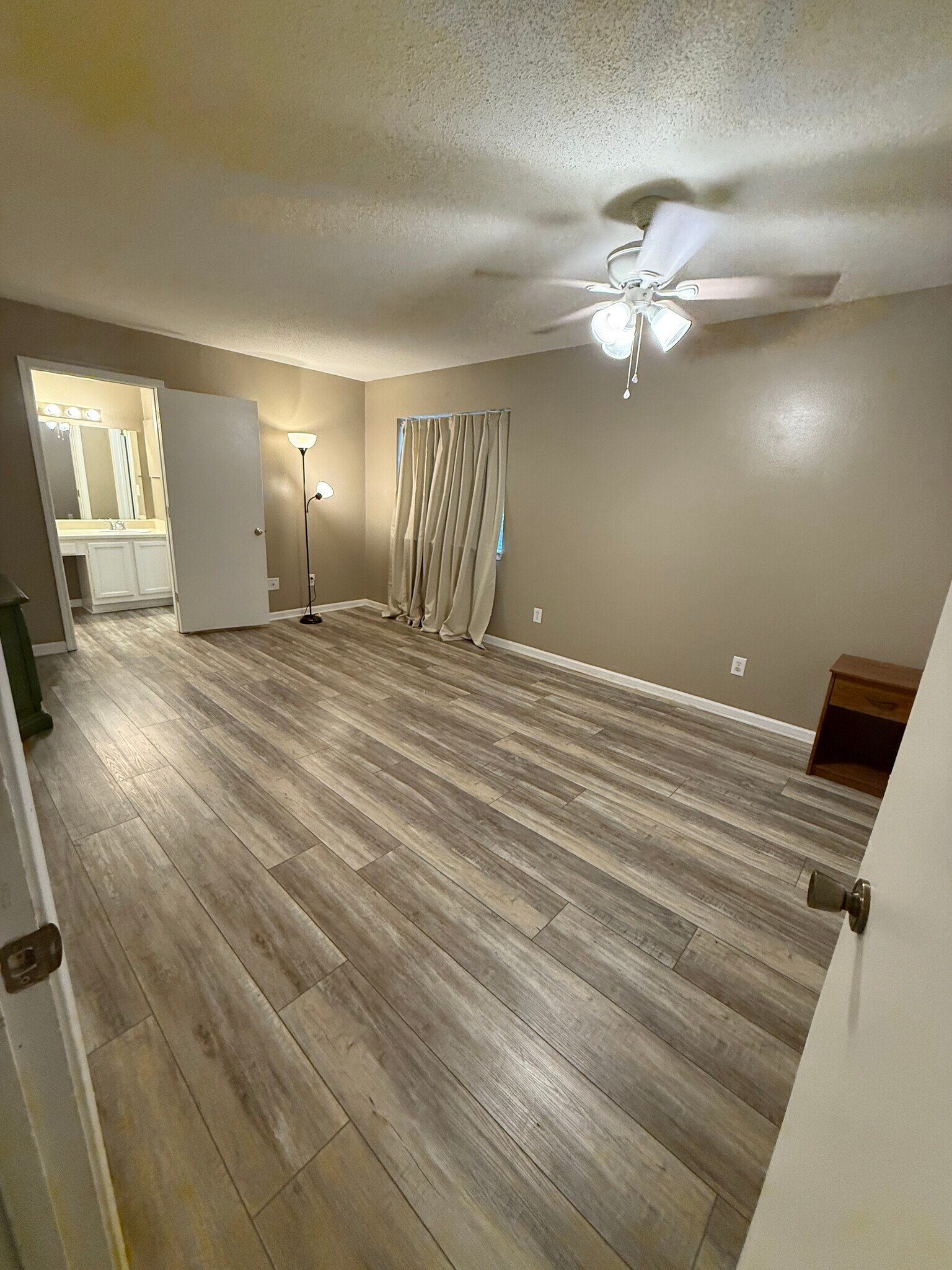Master bedroom - 6701 Dickens Ferry Rd