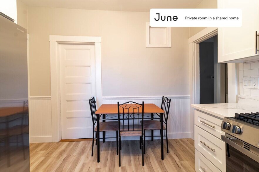 Building Photo - Room in Shared 5 bed/2 bath home in Brookline
