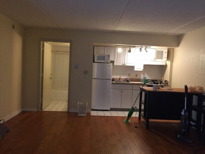 Building Photo - 82 Peterborough St