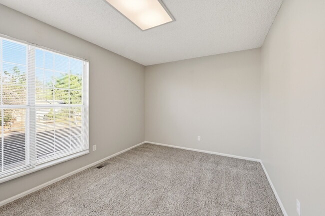 Building Photo - 2,595.95-  3 Bed, 1.5 Bath Home In Longmont with Great Backyard and In Unit Laundry!
