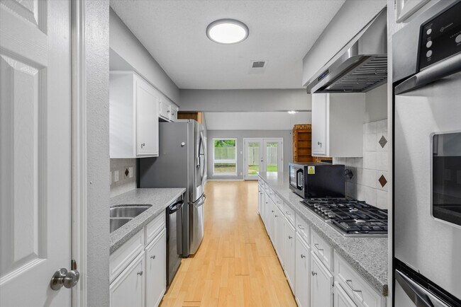 Building Photo - 14930 Aspen Hills Dr