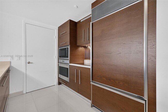 Building Photo - 475 Brickell Ave