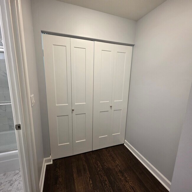 Building Photo - 420 W Aldine Ave