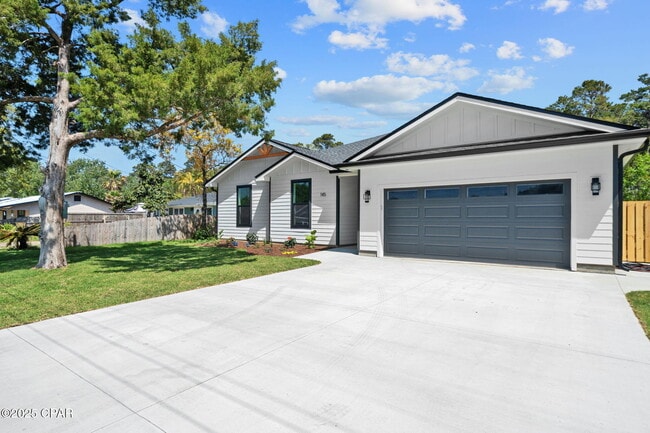 Building Photo - 145 Manistee Dr