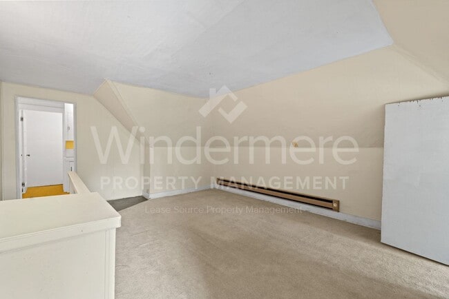 Building Photo - 1122 S Walnut St