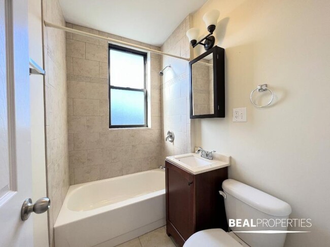 Building Photo - 0 bedroom in CHICAGO IL 60614