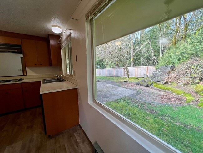 Building Photo - West Olympia Tri-Level Home