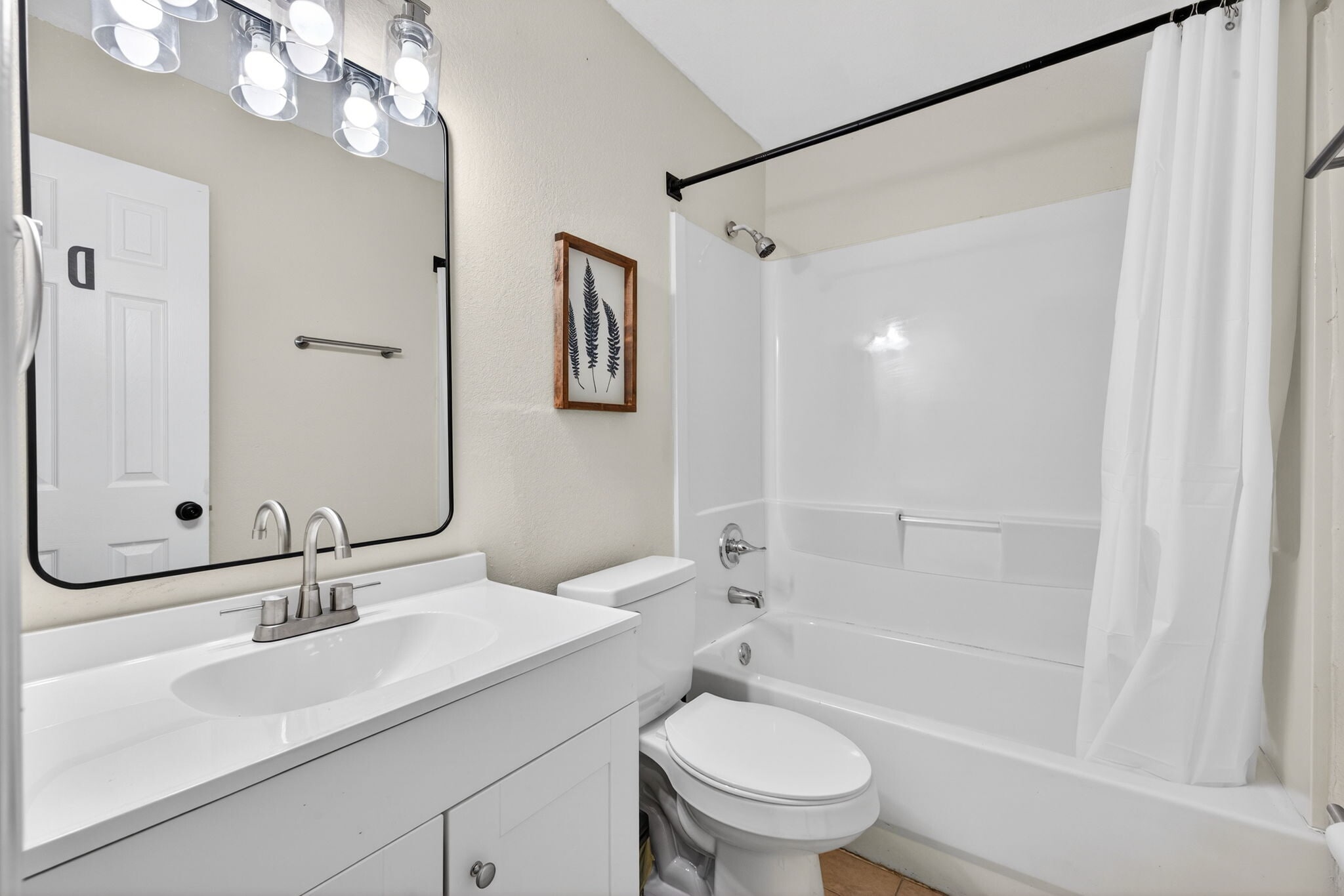 Shared Bathroom - 1778 Aquarius Ct