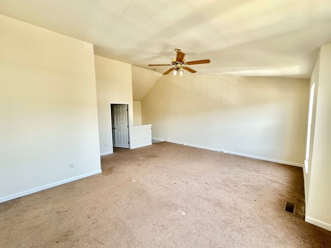 Building Photo - Fantastic 3 Bedroom Townhouse in Wellingto...