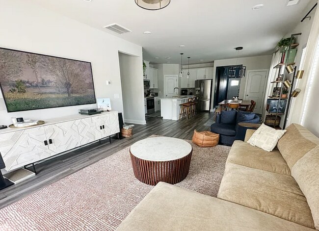 Building Photo - Spacious 4 Bedroom Home with Main-Level Primary and 2-Car Garage