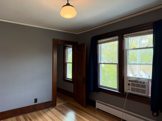 Building Photo - 307 E Broadway St