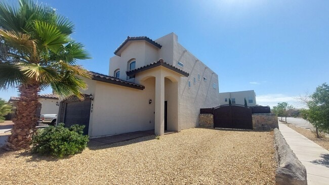 Building Photo - Backyard Oasis!!!  Beautiful 4 bedroom 2.5 bathroom 2 story home on corner lot!