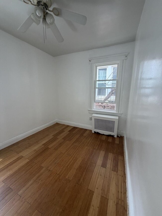 Building Photo - 425 75th St