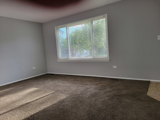 Building Photo - 906 Blackhawk Dr