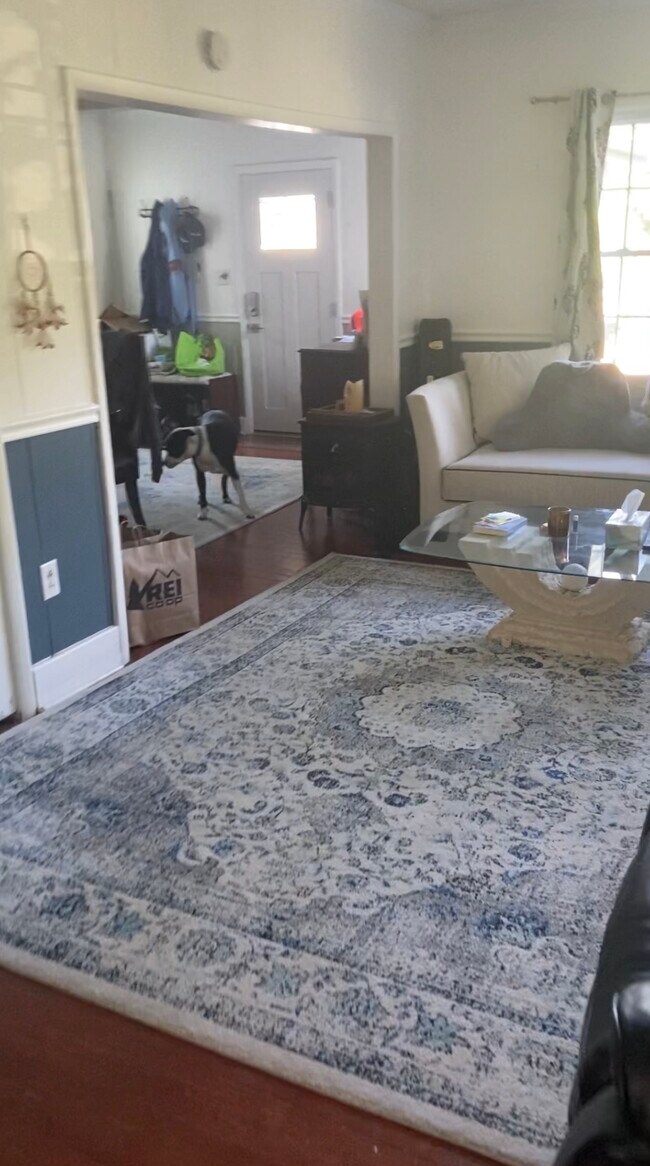 Living room - 6258 Lee highways