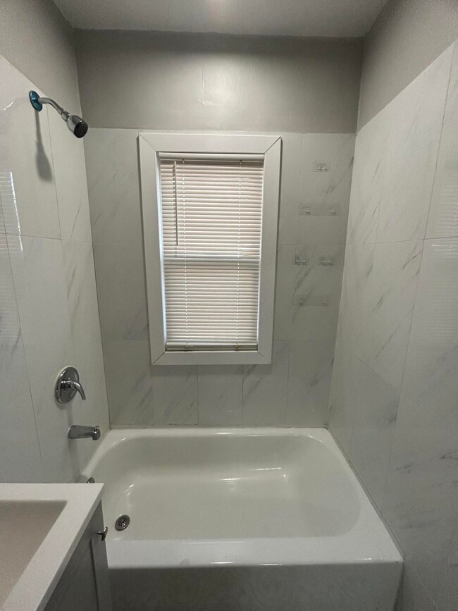 Building Photo - 2960 Kendall St