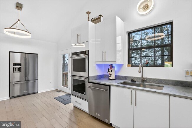 Building Photo - 7011 Fox Chase Rd