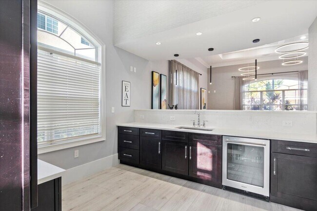 Building Photo - 9905 Baywinds Blvd