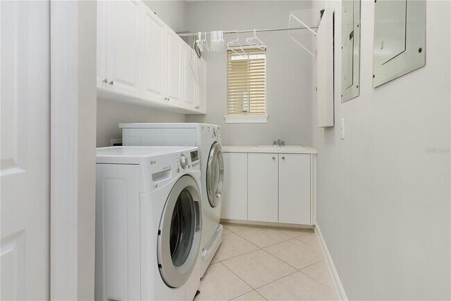 Building Photo - 216 Eastpark Dr