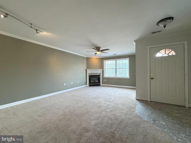 Primary Photo - 6924 Fairfax Dr
