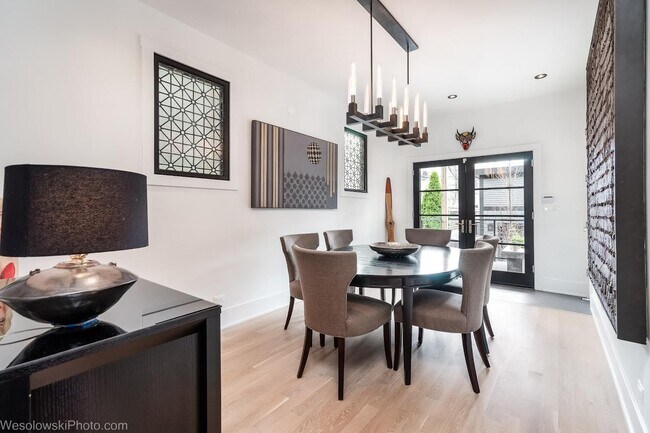 Building Photo - 2041 W Cuyler Ave