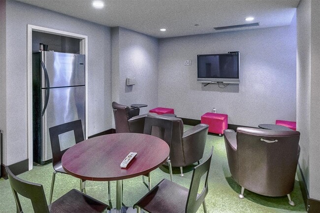 Building Photo - 314 N Broadway